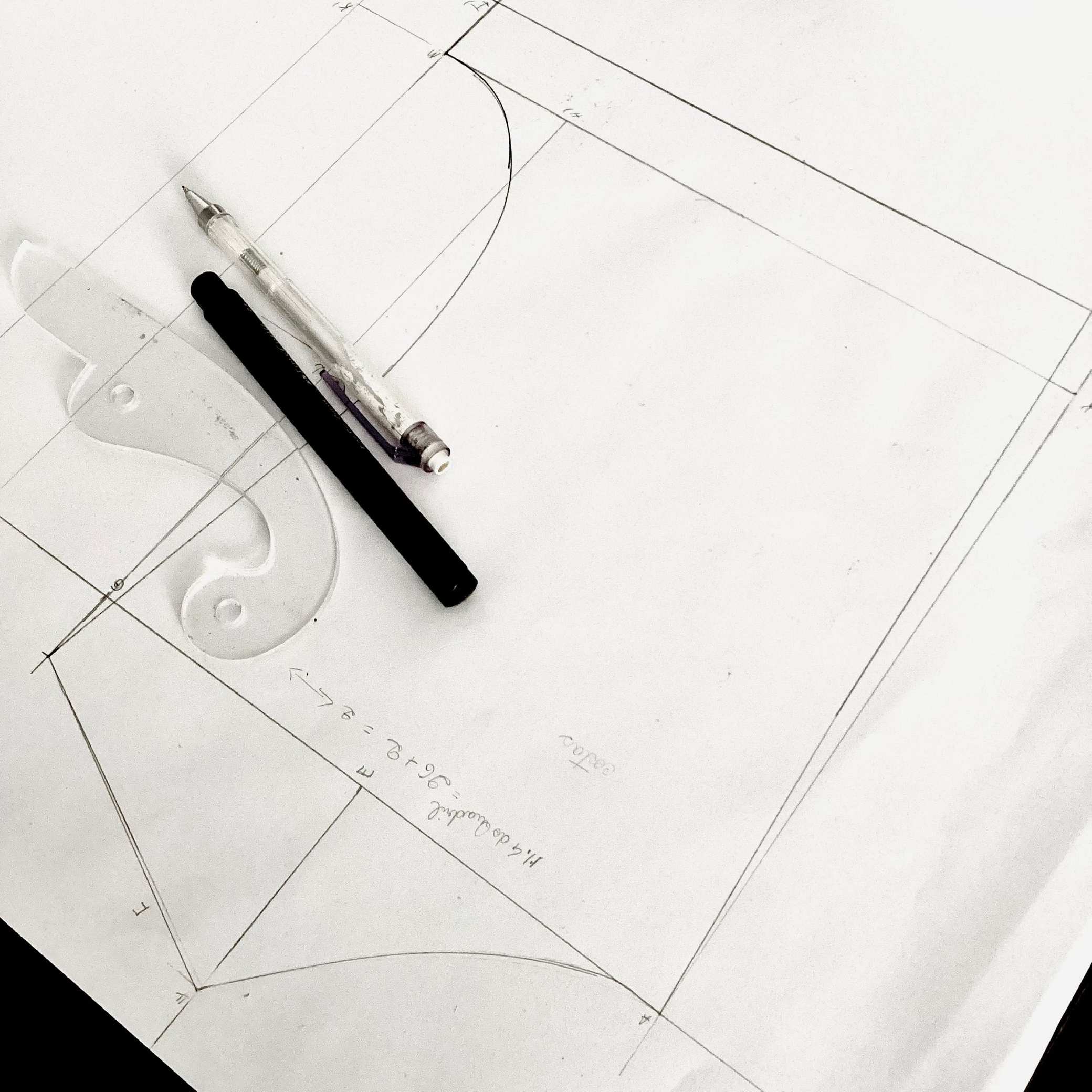 บันทึกสถาปัตยกรรมและแผนผังบนกระดานหรือสมุด diagram design planning